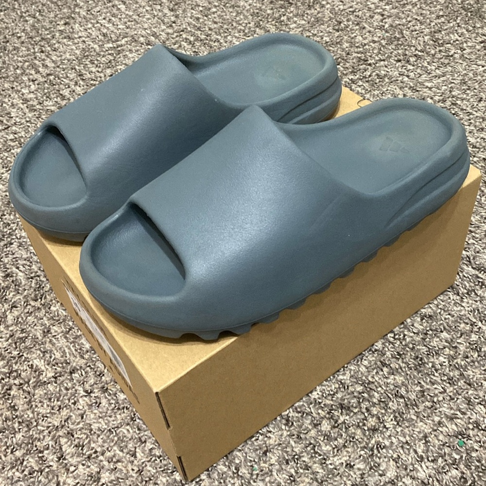Yeezy Slides - Slate Marine